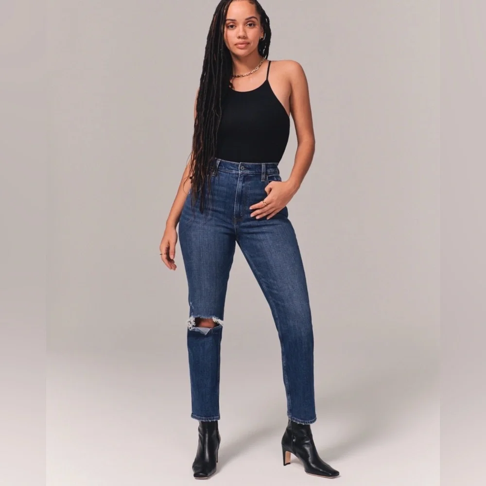 Abercrombie & Fitch | Curve Love Ultra High Rise Ankle Straight Jean | Size 27/4 - Picture 3 of 8